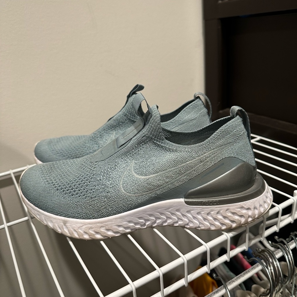 Women’s Nike react size 7.5